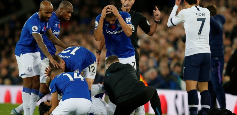 Soccer Football - Premier League - Everton v Tottenham Hotspur - Goodison Park, Liverpool, Britain - November 3, 2019  Everton's Andre Gomes reacts after being fouled by Tottenham Hotspur's Son Heung-min   REUTERS/Andrew Yates  EDITORIAL USE ONLY. No use with unauthorized audio, video, data, fixture lists, club/league logos or 